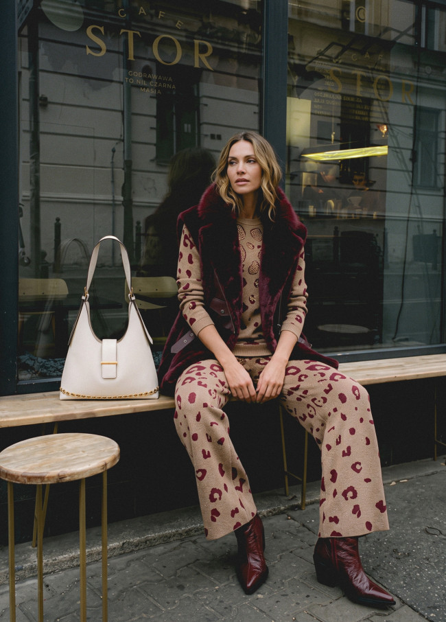 Jacquard-Hose mit Kuhmuster